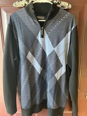 Studio Men’s Black & Gray Argyle Zip-Up Sweater